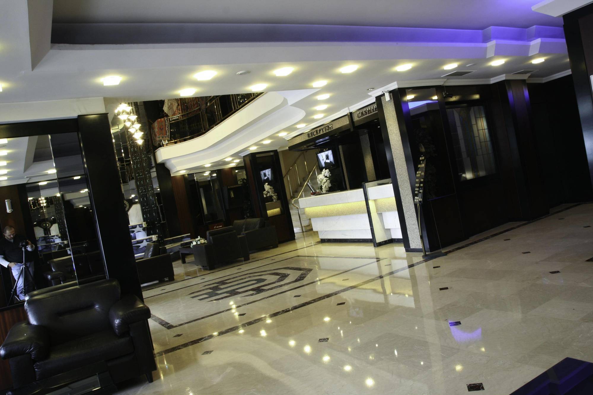 Aksan Hotel Esmirna Exterior foto